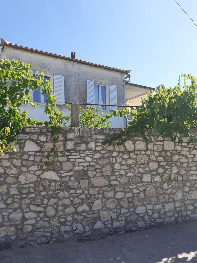 Gezos Apartment Himare Exterior photo