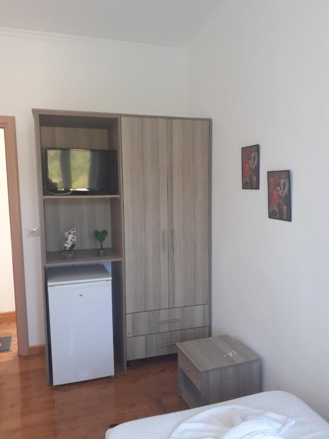 Gezos Apartment Himare Exterior photo
