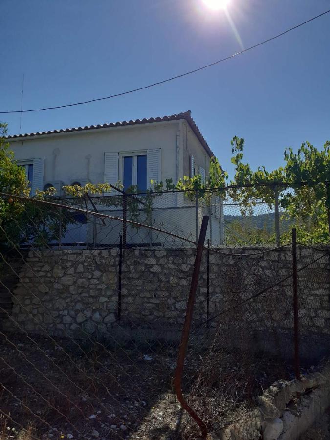 Gezos Apartment Himare Exterior photo