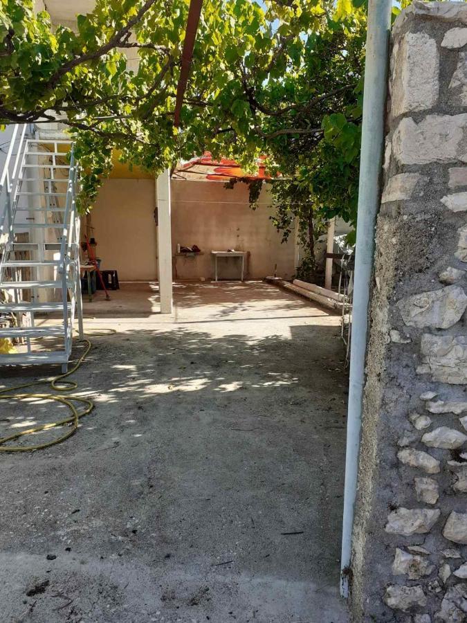 Gezos Apartment Himare Exterior photo