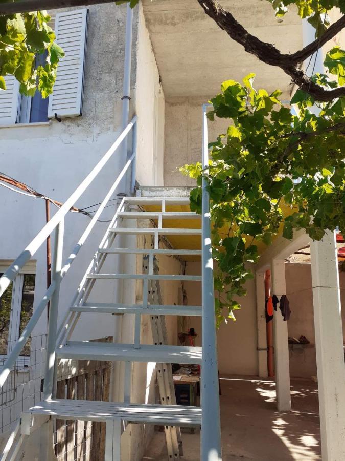 Gezos Apartment Himare Exterior photo
